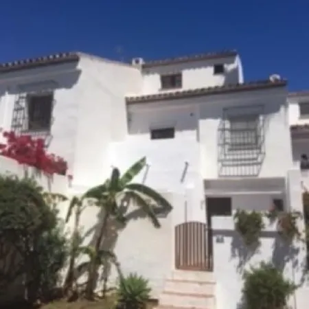 Traditional Town House With Large Pool