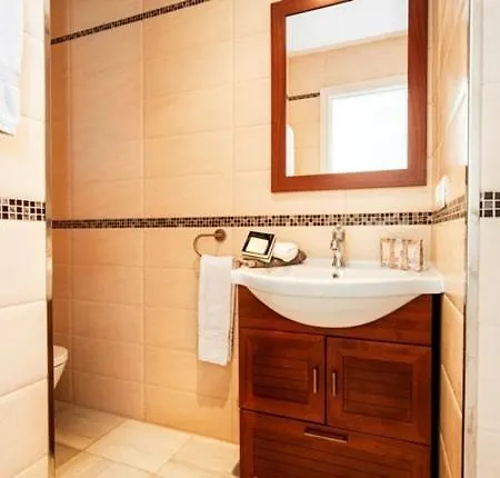 Ferienhaus Traditional Town House With Large Pool Estepona
